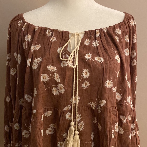 Francesca’s Miami Floral Off-Shoulder Bohemian Blouse - Picture 2 of 12